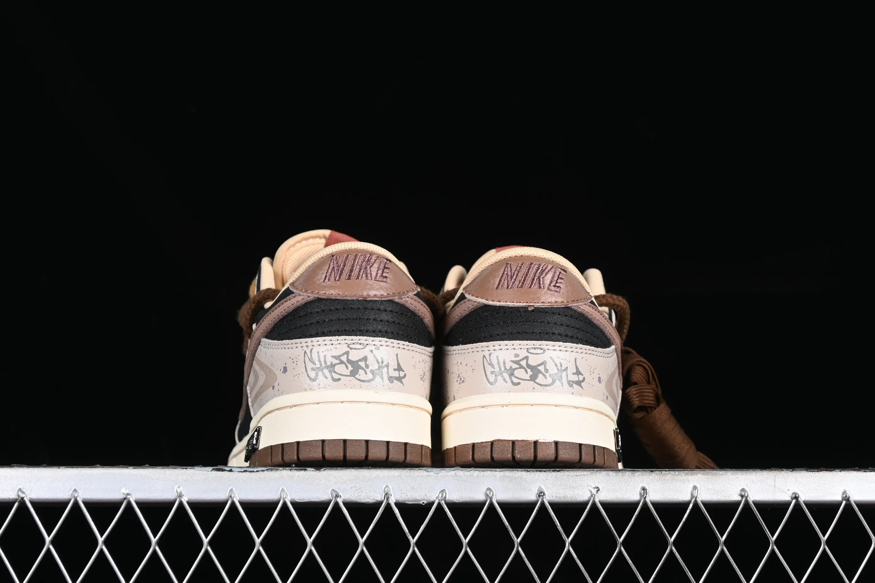 All categories Nk SB Dunk series Nk SB Dunk Low low-top sneakers Nk Dunk Low Panda Prank-Street Graffiti Line graffiti distressed SB strap low-top casual sneakers DR9704-200